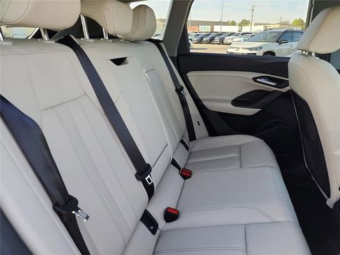 New 2025 Audi Q6 e-tron Premium image 24