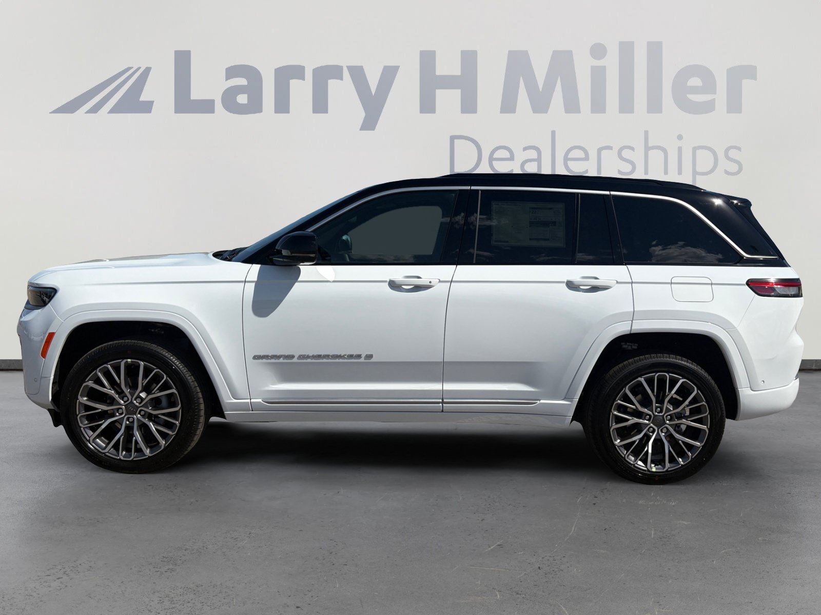 New 2026 Jeep Grand Cherokee Summit AWD/4WD image 3
