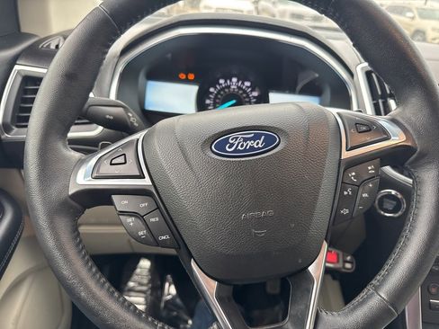 Used 2018 Ford Edge Titanium w/ Technology Package image 12