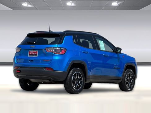 Used 2025 Jeep Compass Trailhawk AWD/4WD image 9