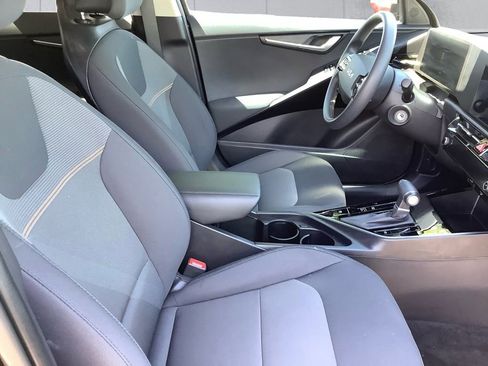Used 2025 Kia Niro LX FWD image 13