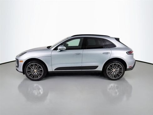 Used 2026 Porsche Macan AWD/4WD image 2