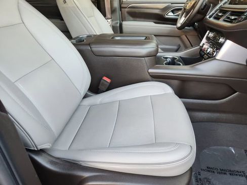 Used 2024 GMC Yukon SLT image 12