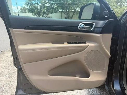 Used 2020 Jeep Grand Cherokee Laredo w/ 18" Wheel & 8.4" Radio Group RWD image 11