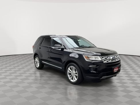 Used 2019 Ford Explorer XLT w/ Equipment Group 202A AWD/4WD image 38