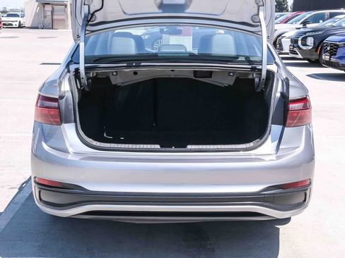 Used 2024 Volkswagen Jetta SE FWD image 28
