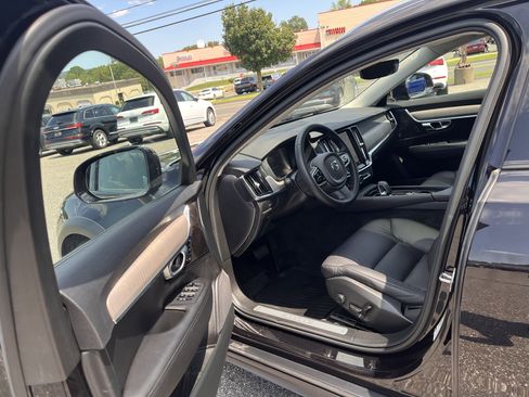 Certified 2023 Volvo V90 B6 Cross Country Plus AWD/4WD image 8