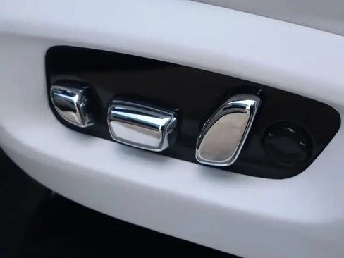 Certified 2019 Rolls-Royce Cullinan AWD/4WD image 23