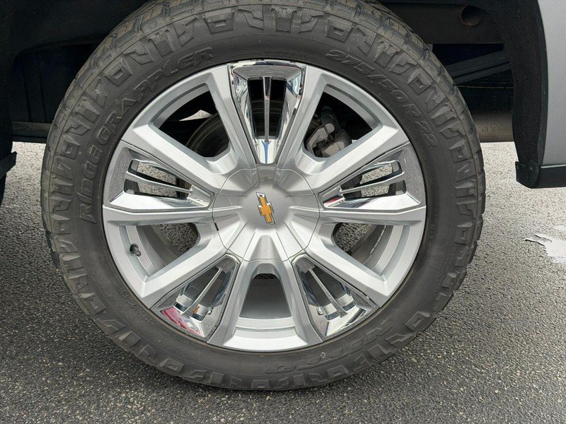 Used 2023 Chevrolet Silverado 1500 High Country w/ High Country Premium Package AWD/4WD image 8