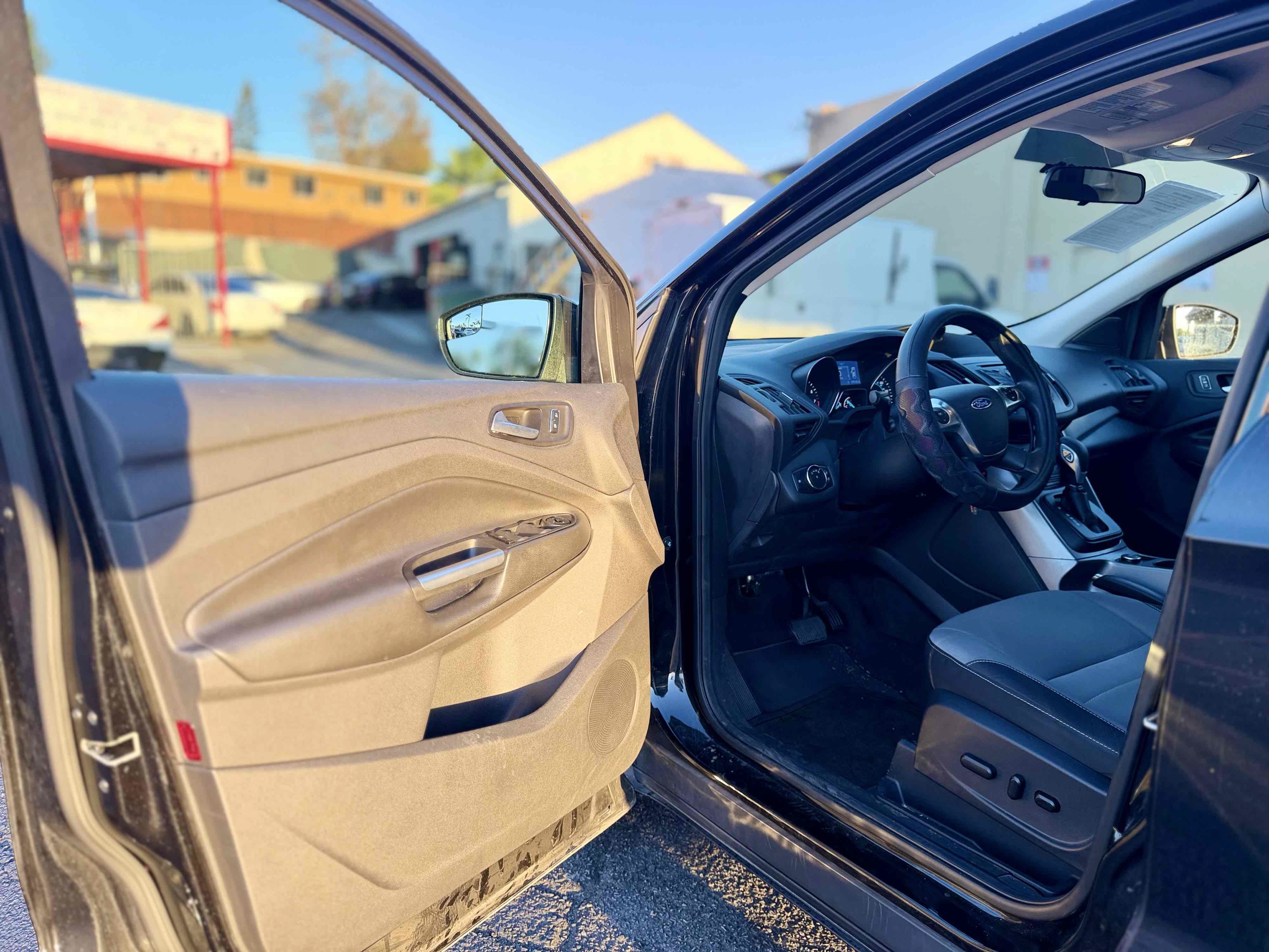 Used 2015 Ford Escape SE FWD image 12