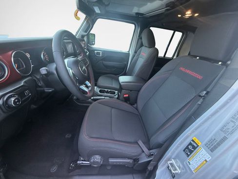 Used 2023 Jeep Gladiator Rubicon w/ Trailer Tow Package AWD/4WD image 12