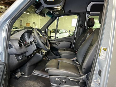 Used 2025 Mercedes-Benz Sprinter 2500 image 22