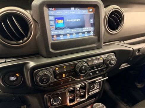 Used 2021 Jeep Gladiator Sport image 13