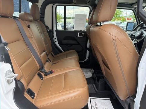 Used 2021 Jeep Gladiator Overland w/ Popular Equipment Package AWD/4WD image 18