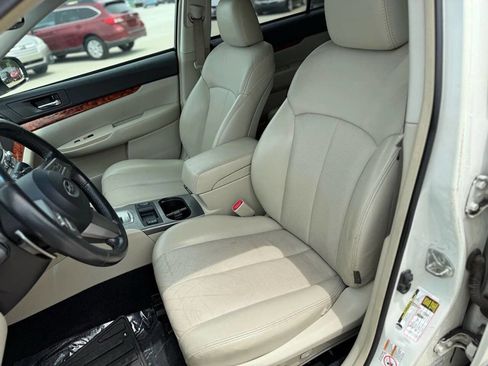 Used 2010 Subaru Outback 2.5i Limited image 12