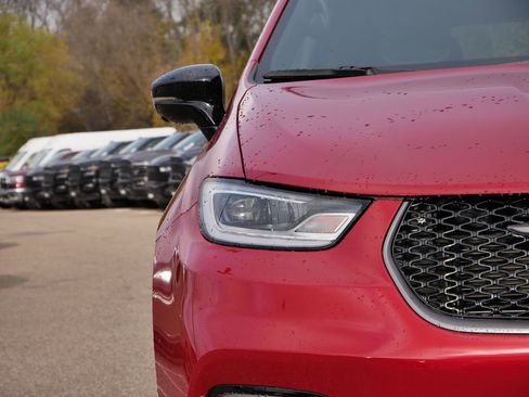 New 2026 Chrysler Pacifica Select image 51