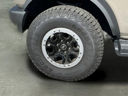 Certified 2025 Ford Bronco Outer Banks w/ Sasquatch Package image 25