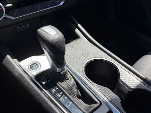 Used 2025 Nissan Altima 2.5 SV FWD image 7