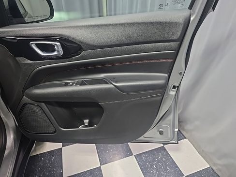 Used 2022 Jeep Compass Trailhawk image 6