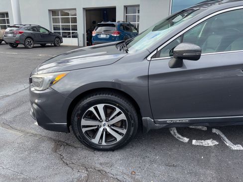 Used 2018 Subaru Outback 2.5i Limited image 7