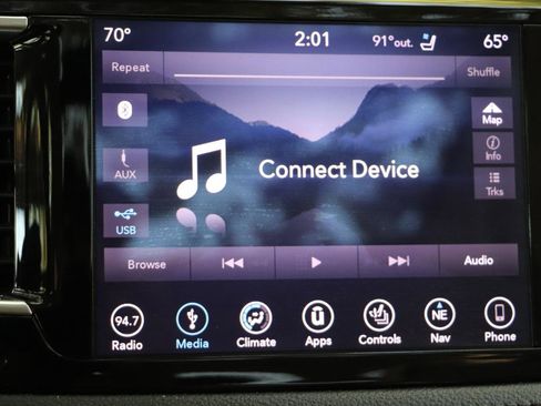 Used 2019 Chrysler Pacifica Limited w/ Advanced Safetytec Group FWD image 23