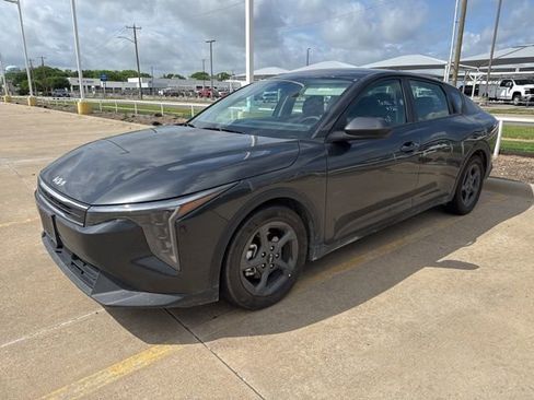 Used 2025 Kia K4 LXS image 2