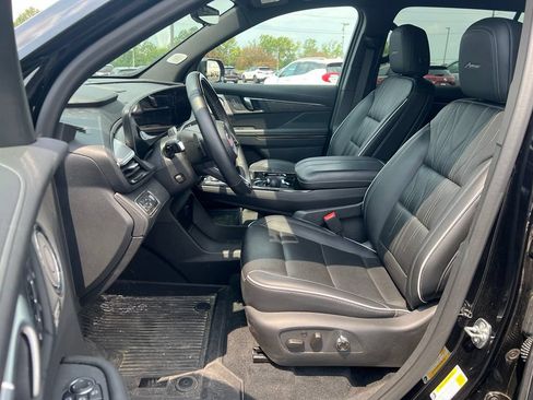 Used 2025 Buick Enclave Avenir w/ Super Cruise Package AWD/4WD image 7