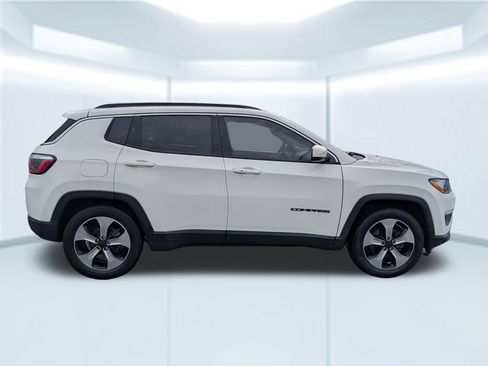 Used 2018 Jeep Compass Latitude w/ Popular Equipment Group FWD image 7