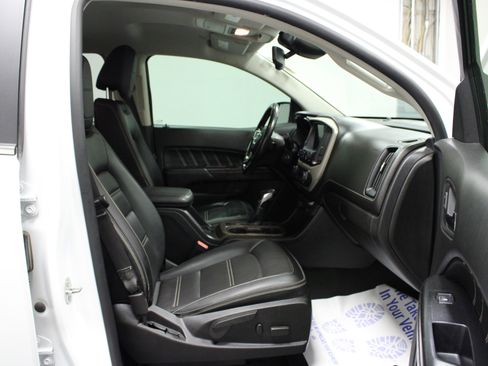 Used 2022 GMC Canyon Denali image 16