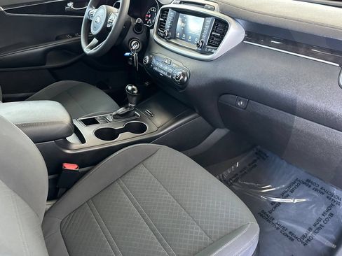Used 2018 Kia Sorento FWD image 20
