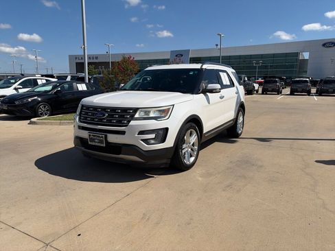 Used 2017 Ford Explorer Limited FWD image 1