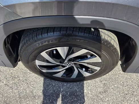 Used 2025 Volkswagen Tiguan S FWD image 15