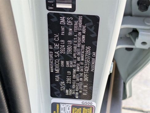 Used 2025 Kia K4 LXS image 32