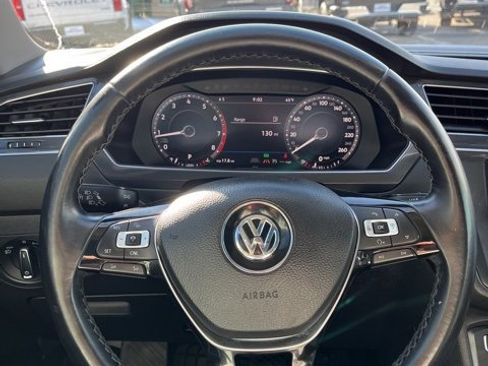 Used 2018 Volkswagen Tiguan SEL Premium image 32