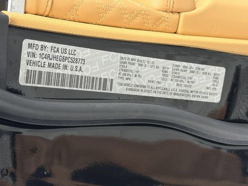 Used 2023 Jeep Grand Cherokee Summit AWD/4WD image 34