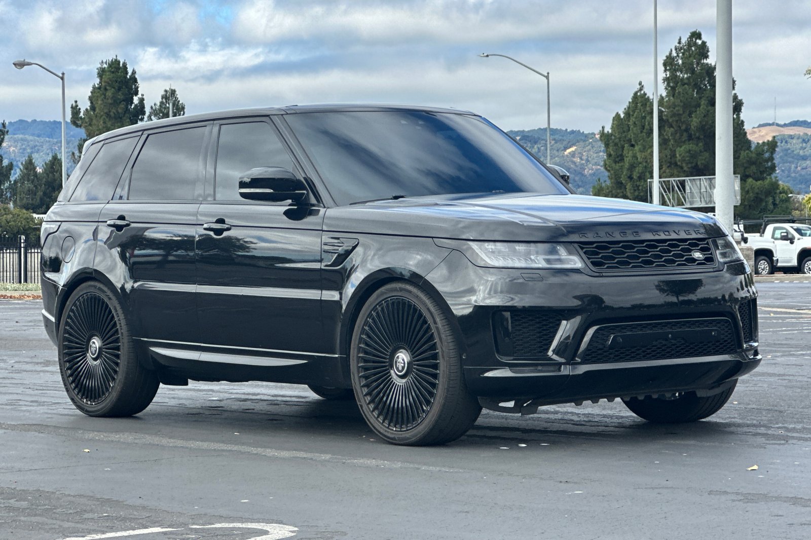 Used 2022 Land Rover Range Rover Sport HST AWD/4WD image 2