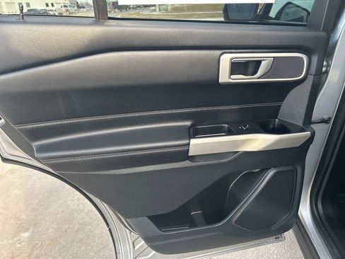 Used 2022 Ford Explorer XLT w/ Equipment Group 202A image 16