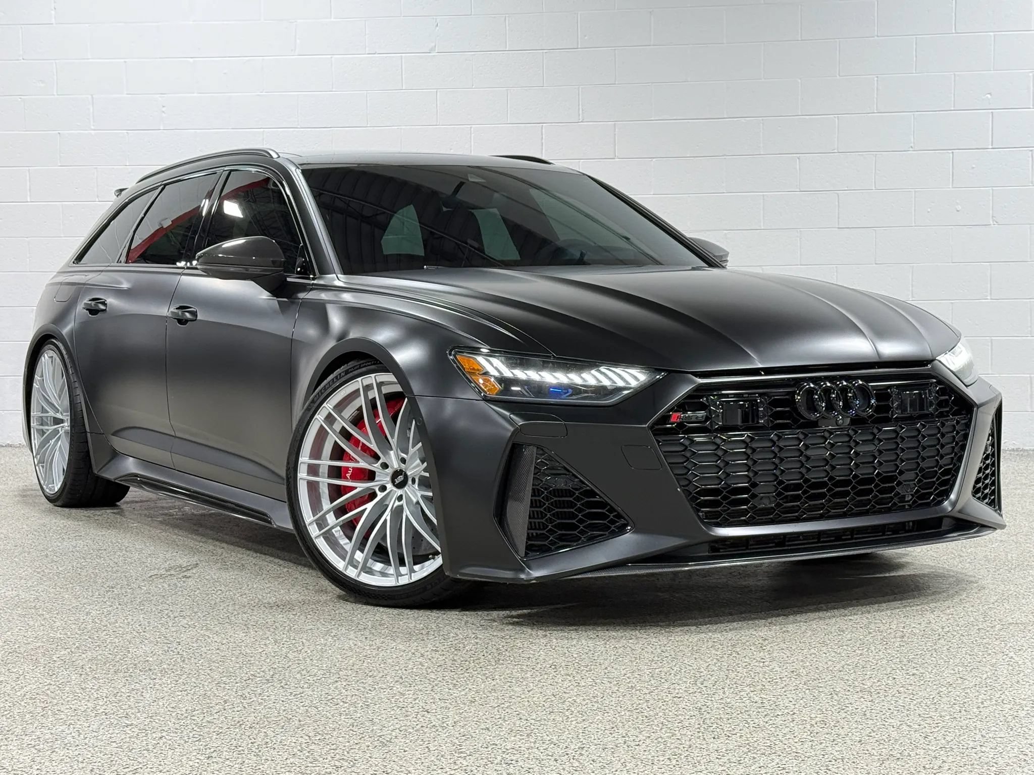 Used 2021 Audi RS 6 w/ Carbon Optic Package AWD/4WD image 4