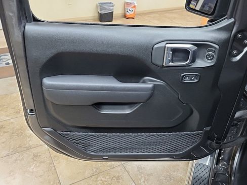 New 2025 Jeep Gladiator Mojave image 14