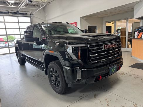 Certified 2024 GMC Sierra 2500 AT4 w/ AT4 Preferred Package AWD/4WD image 3