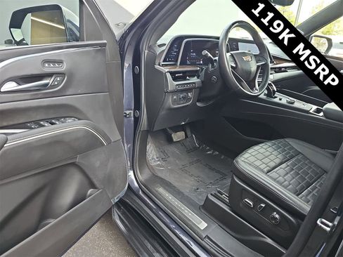 Used 2024 Cadillac Escalade ESV Sport Platinum image 10
