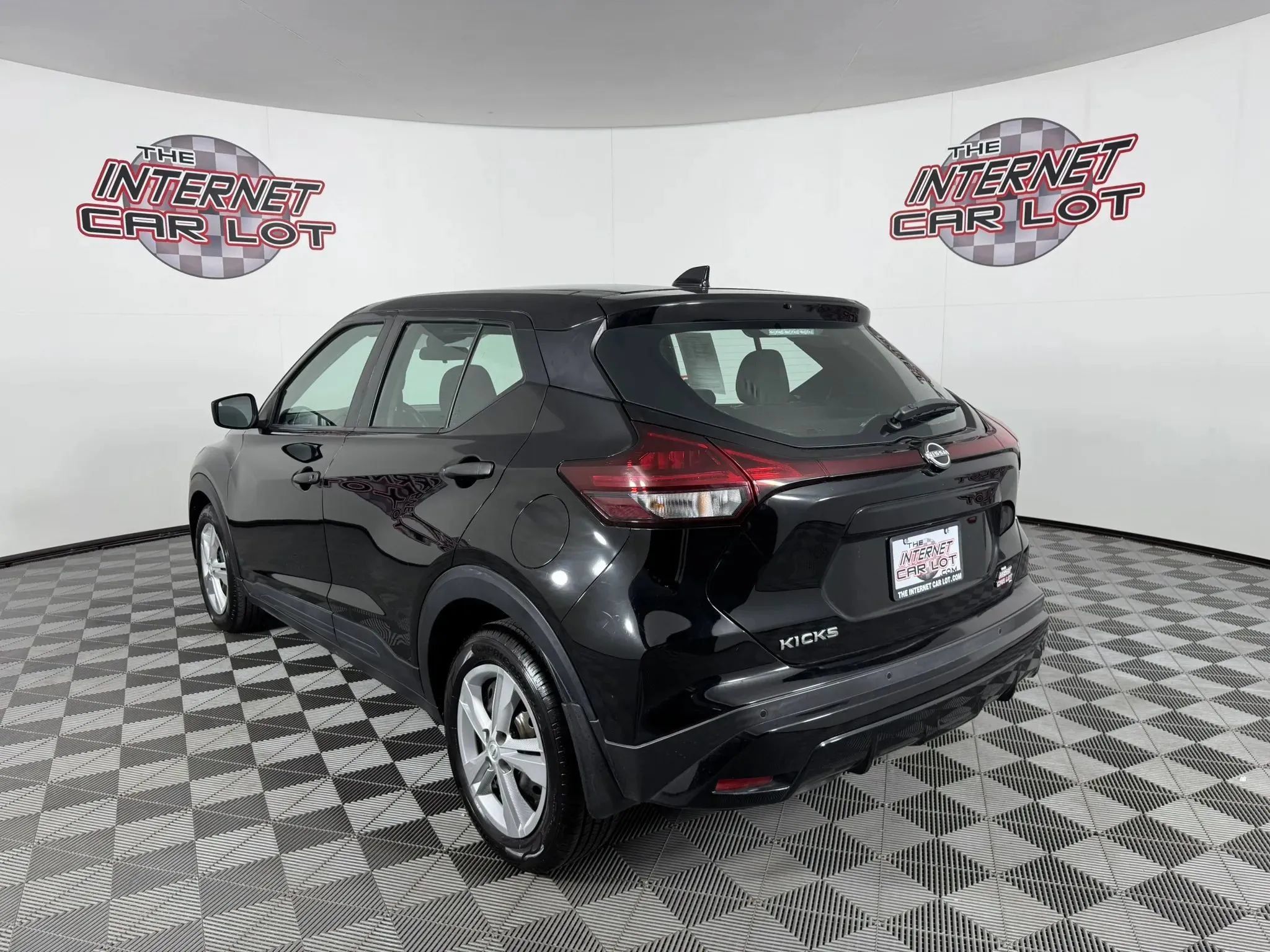 Used 2022 Nissan Kicks S FWD image 5
