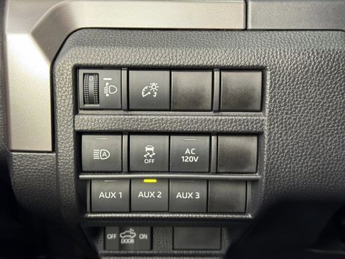 Used 2024 Toyota Tacoma TRD Off-Road w/ TRD Off Road Upgrade Package AWD/4WD image 18