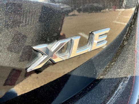 Used 2020 Toyota Camry XLE image 7