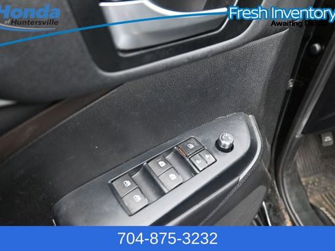 Used 2019 Toyota Highlander XLE AWD/4WD image 12