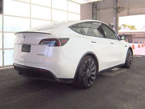 Used 2022 Tesla Model Y Performance AWD/4WD image 4