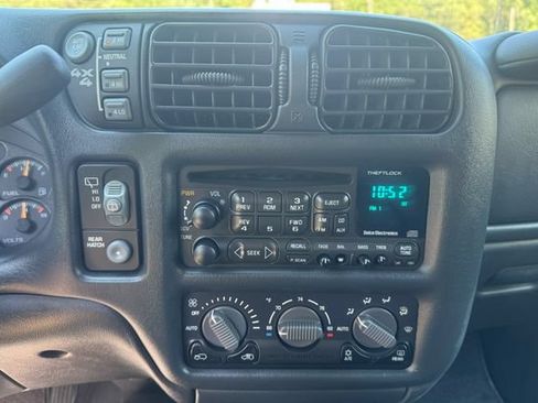 Used 2001 Chevrolet Blazer LT w/ Preferred Equipment Group AWD/4WD image 28