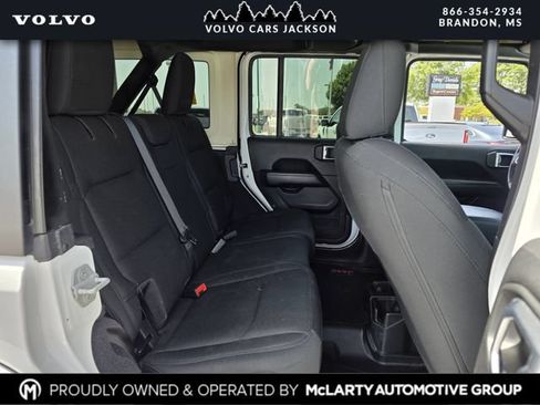 Used 2020 Jeep Wrangler Unlimited Sahara AWD/4WD image 25
