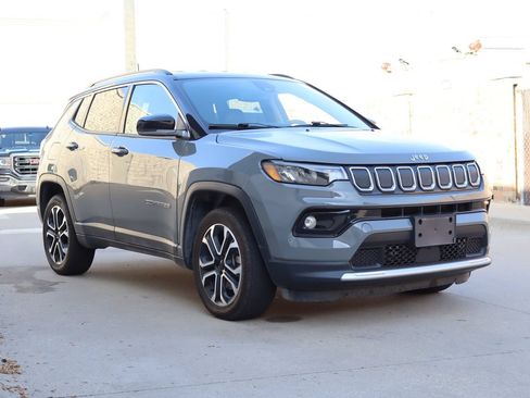Used 2022 Jeep Compass Limited AWD/4WD image 2