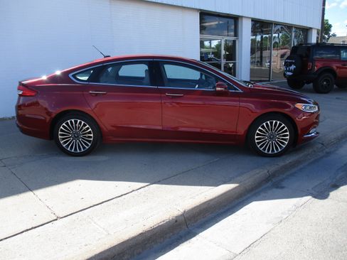 Used 2017 Ford Fusion SE w/ Fusion SE Technology Package AWD/4WD image 8
